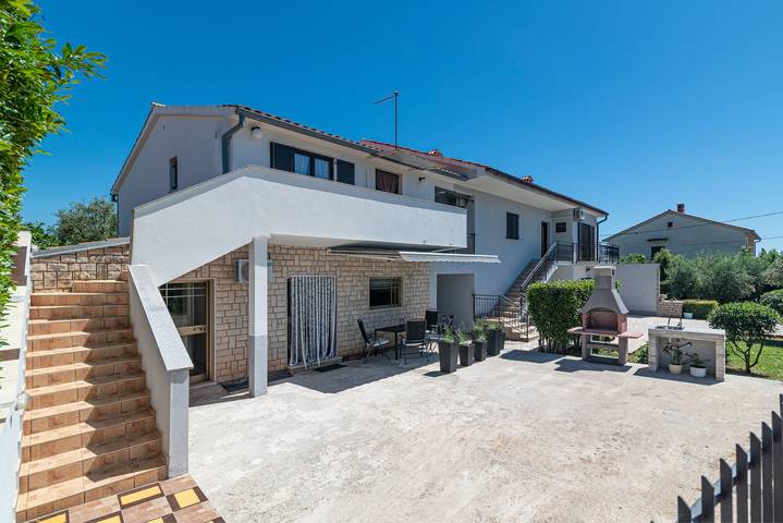 Ganze Wohnung, 2-Zimmer-Ferienwohnung mit Terrasse Peruski, Marcana A-24578-a in Marčana, Südküste Istrien