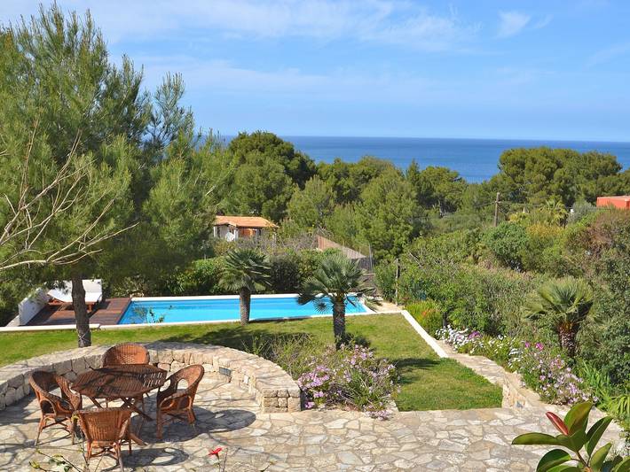 Maison de vacances pour 4 personnes, avec Balcon et Terrasse ainsi que Jardin et Piscine à Betlem