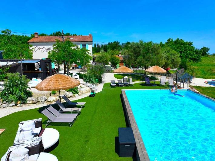 Gîte pour 7 personnes, avec vue ainsi que piscine et jardin à Cingoli