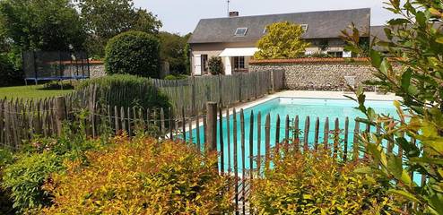 Maison d’hôte pour 10 personnes, avec terrasse ainsi que piscine et jardin dans Eure-et-Loir