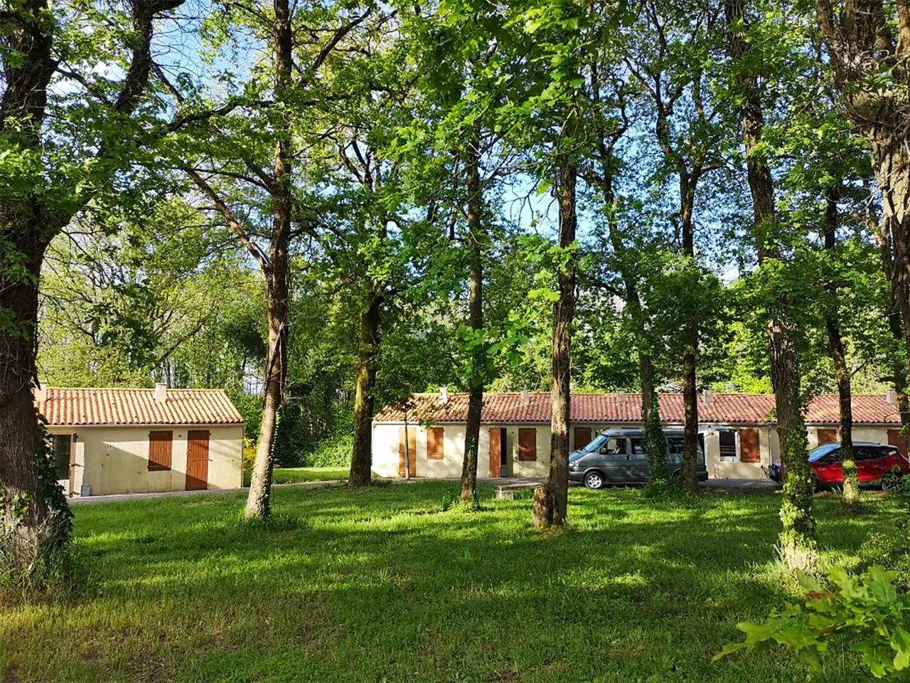 Hübsches Tiny Cottage mit Waldblick im Feriendorf in Mareuil-sur-Lay-Dissais, Région de La Roche-sur-Yon