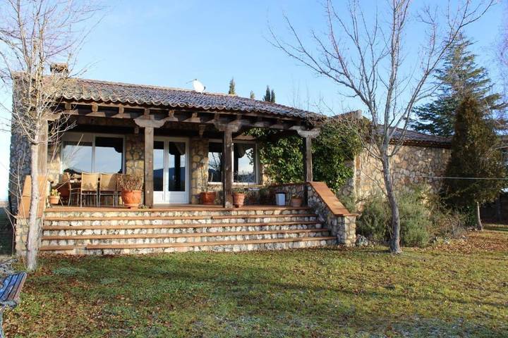 Casa rural para 10 personas, con Balcón y Terraza además de Jardín y Piscina en Encinas