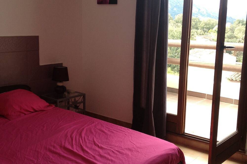 Entire apartment, Mini Villa for 4 people 300 m from the beach, in Santa Giulia, Porto-Vecchio