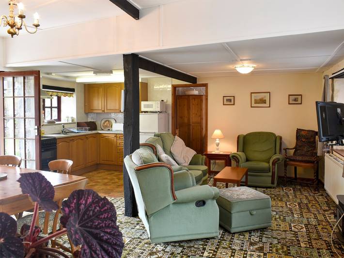 Log cabin for 4 people, with garden, with pets in Dartmoor