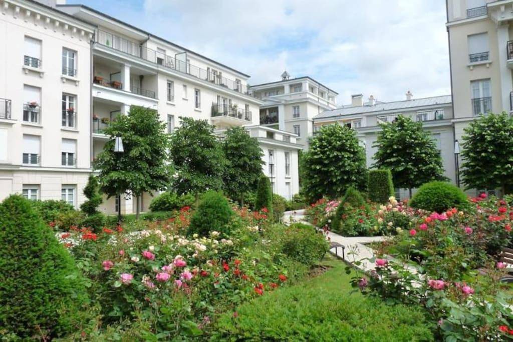 Appartement entier, Le Royal Condo, 13 P, Wifi & Parking à Disneyland in Chessy, Seine-et-Marne