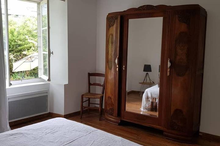 Gîte pour 4 personnes, avec jardin à Bielle (Pyrénées-Atlantiques) - 3