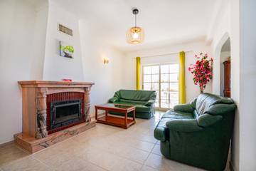 Villa for 9 Guests in Albufeira, Faro District, Picture 2