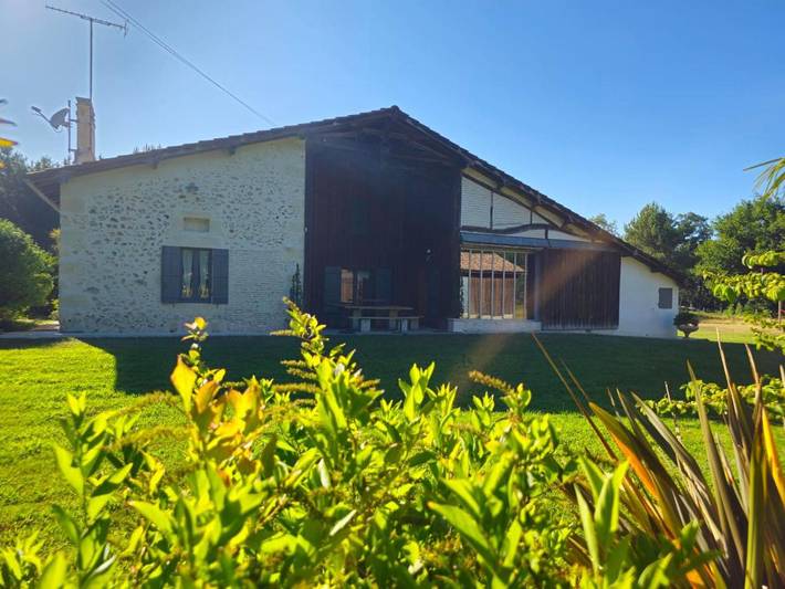 Location de vacances pour 15 personnes, avec terrasse et piscine dans Marions