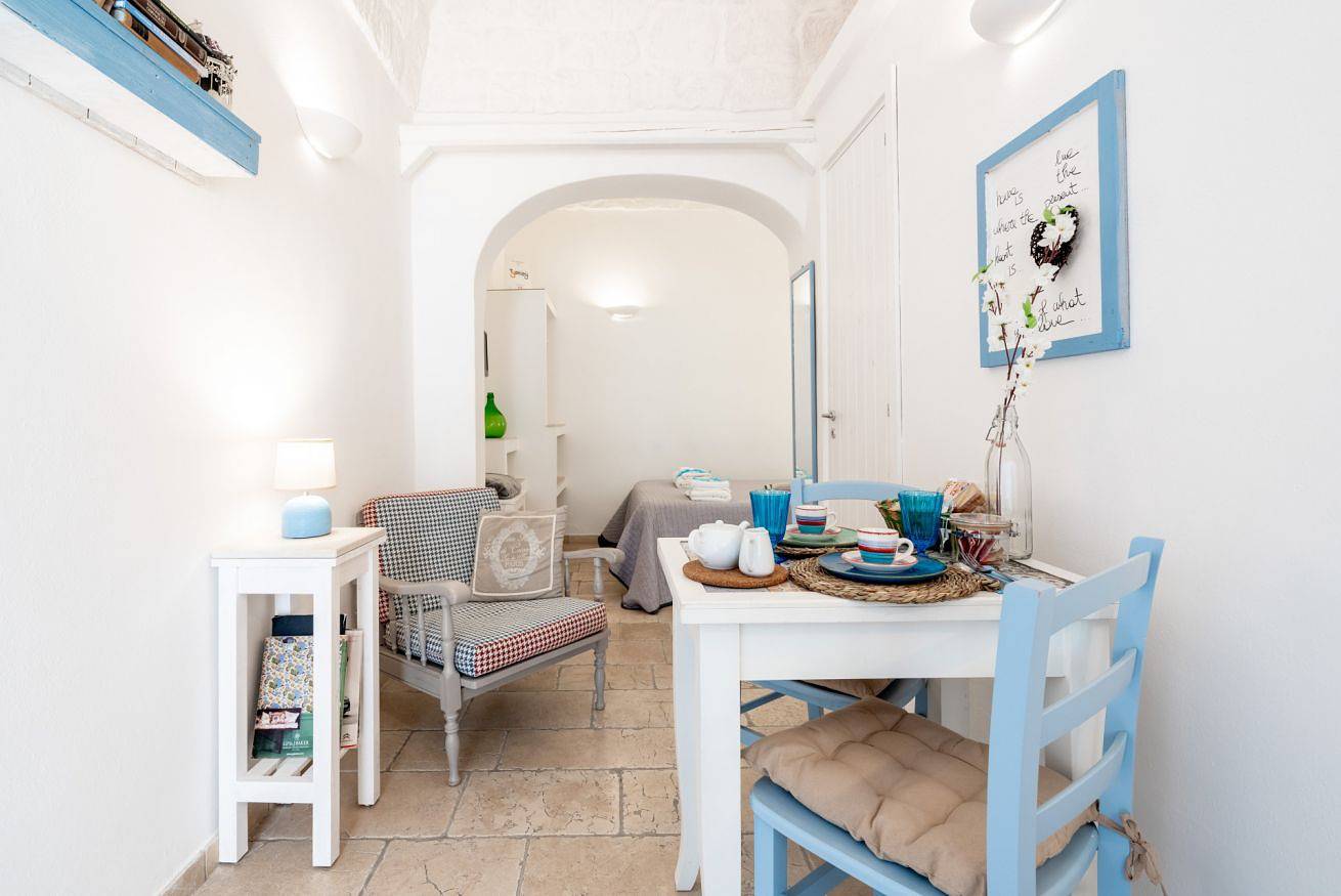 Entire apartment, Il Vico 12 Ostuni by Rentbeat in Ostuni, Salento