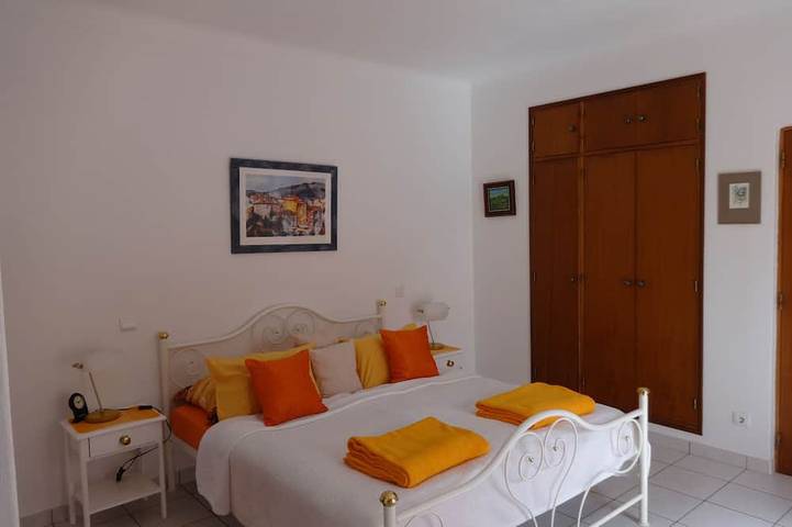 Ganze Wohnung, Cozy studio in the garden with terrace in Porches, Faro Distrikt