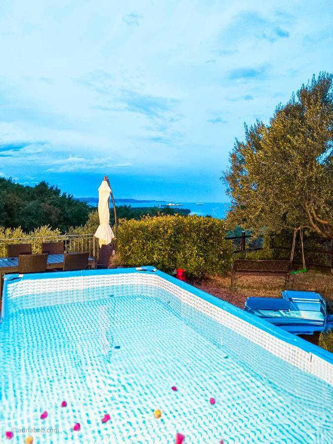 Chambre d’hôte pour 4 personnes, avec Jacuzzi et Terrasse ainsi que Jardin et Piscine à Muggia