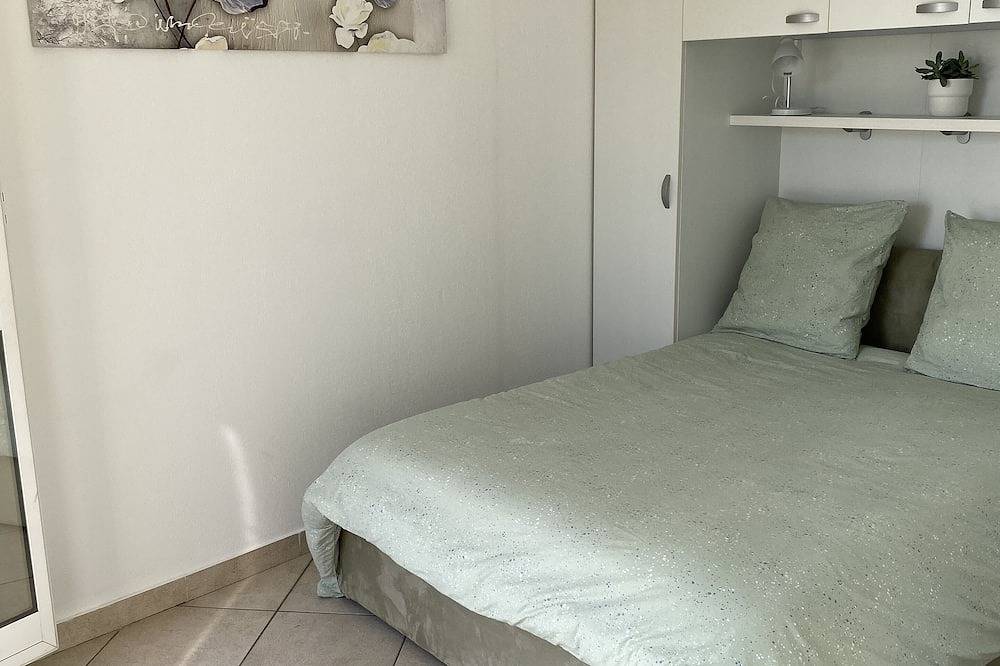 Appartement entier, Apartment with garden by the sea, 5 min walk to the beach, only 2km from Monaco in Roquebrune-Cap-Martin, Côte méditerranéenne (France)