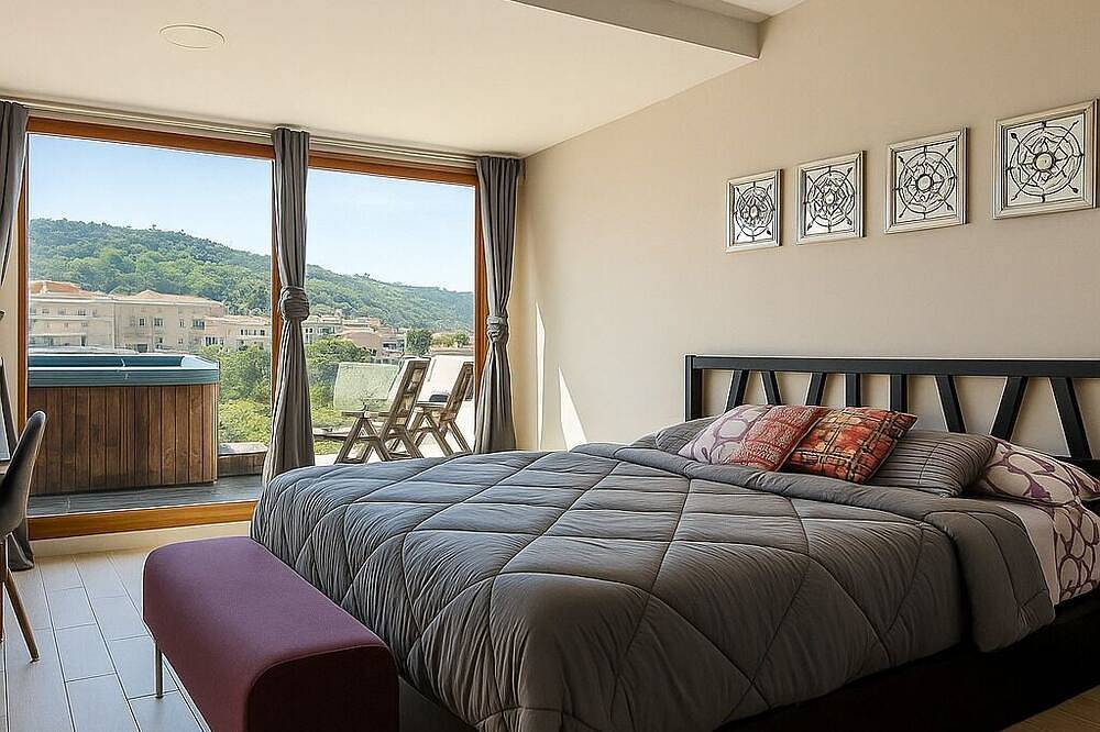 Apartamento entero, Ático con jacuzzi y vistas a Montserrat in Monistrol de Montserrat, Interior de Barcelona