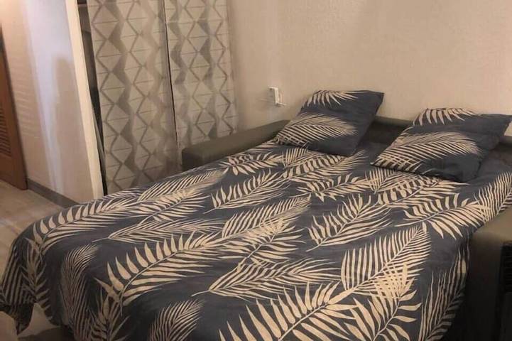 Beautiful air-conditioned apartment between the sea and the mountain in Le Rouret, Mittelmeerküste (Frankreich)