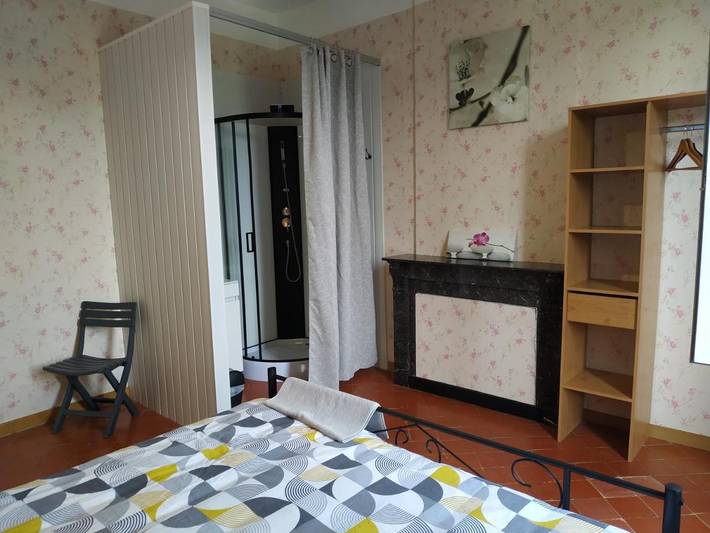 Location de vacances pour 2 personnes, avec piscine et vue ainsi que jardin et terrasse à Pierrerue - 3