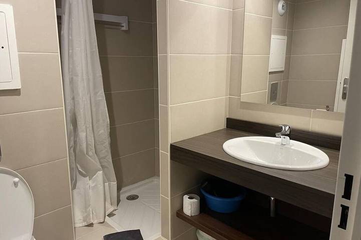 Entire apartment, 150m from ski slopes, 2nd floor, view ski slopes, swimming pool, terrace, tv, ski locker, 29m² in Gourette, Eaux-Bonnes