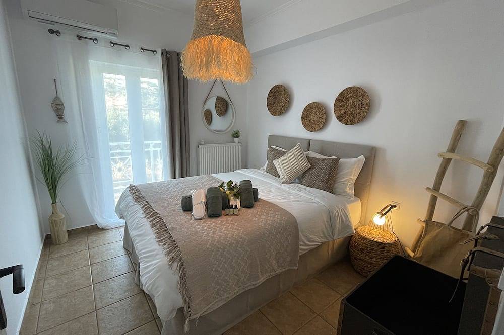 Luxurious 3-bedroom house with panoramic sea view 3 minutes walk from the beach in Agia Marina, Chaniaregionen