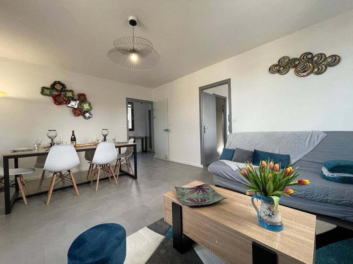 Appartement entier, Three-Bedroom Apartment in Gennes-Val-de-Loire, Vallée de la Loire