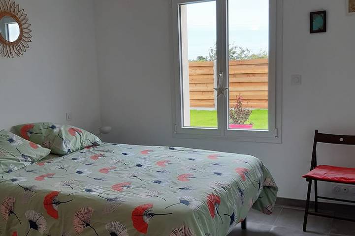 Location de vacances pour 5 personnes, avec terrasse et jardin à Plougoulm - 2