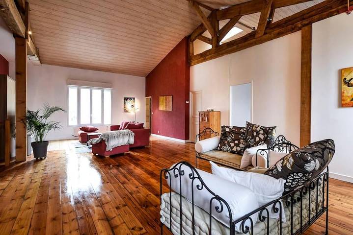 Location de vacances pour 18 personnes, avec Terrasse et Jardin ainsi que Piscine et Vue à Carignan-de-Bordeaux - 2