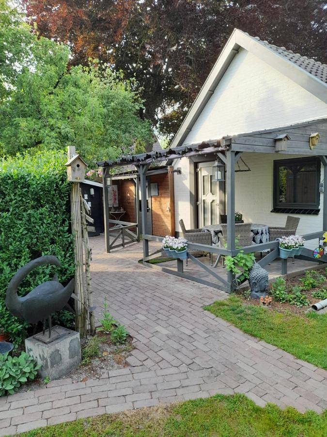 Pension voor 2 personen, with uitzicht and sauna as well as tuin in Provincie Groningen