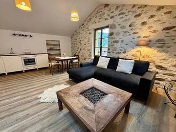 Gîte pour 4 personnes, avec vue ainsi que piscine et jardin à Nistos