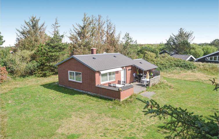 Ferieudlejning for 4 personer, med Terrasse og Have i Vejers Strand