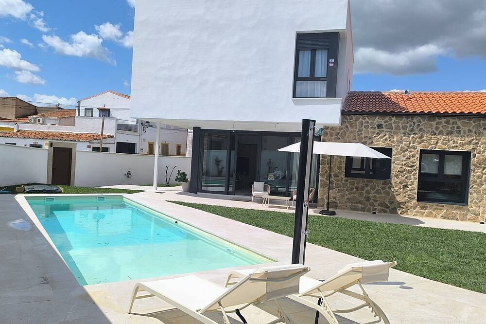 Rural house with swimming pool El Huerto del Olivo, Plasenzuela, Trujillo, Cáceres in Plasenzuela, Cáceres Region