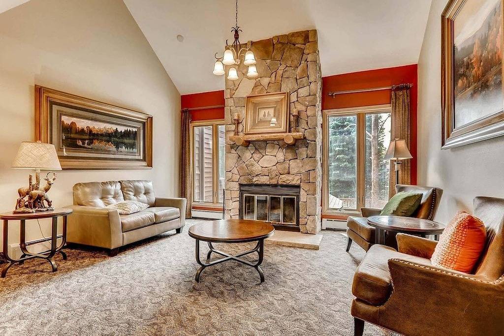 Ganze Wohnung, Neue Auflistung! Ski-in / Creekside tierfreundlich 1 Br in Wildwood nahe dem Herzen der Stadt! in Arapaho and Roosevelt National Forests