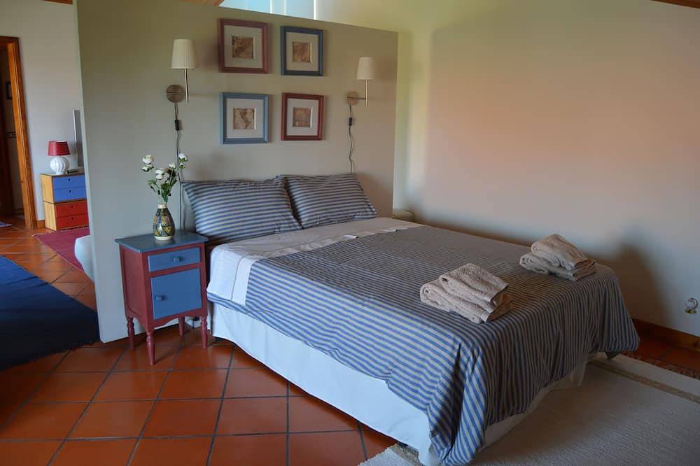 Swallow's Countryhouse in Leiria, Leiria District