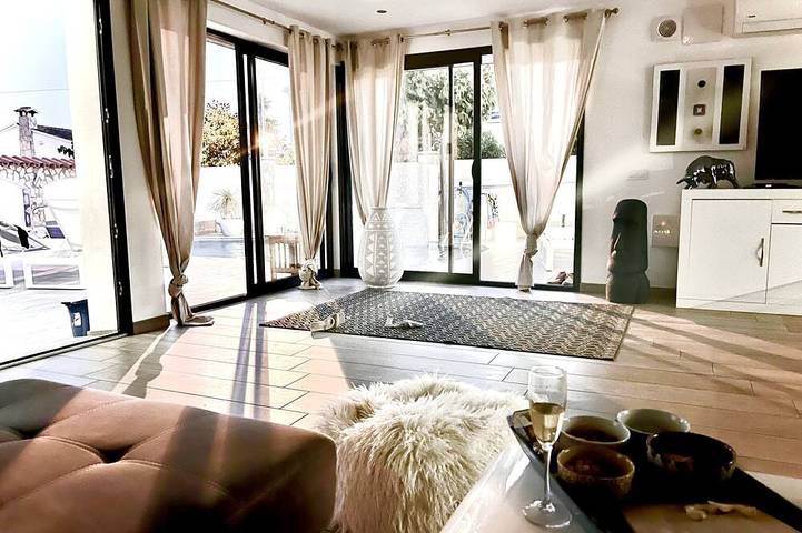 Estupenda Villa Cerca Del Mar - Piscina - Interior Jaccuzi - Hamam - in Ampuriabrava, Alt Empordà