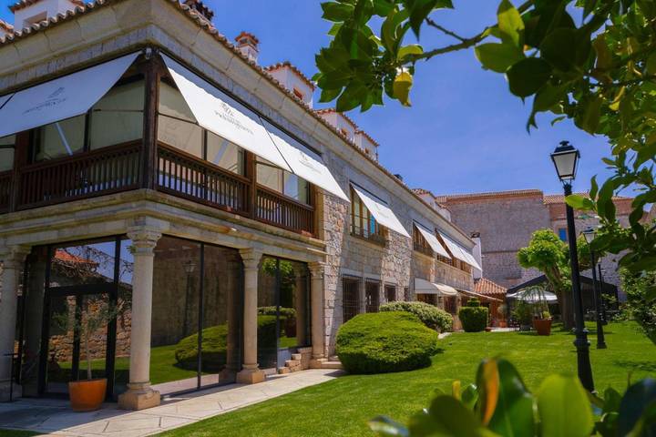 Hotel para 2 personas, con jardín y piscina - 1