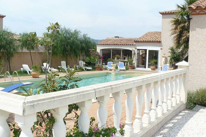 Location de vacances pour 8 personnes, avec jardin à La Palme