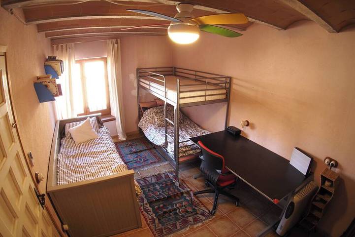 Location de vacances pour 7 personnes, avec balcon ainsi que jacuzzi et piscine à Bellcaire d'Empordà - 4