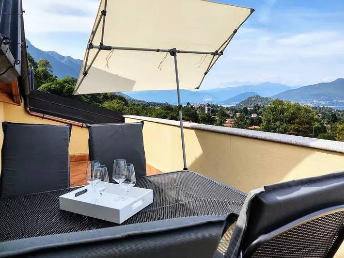 Ferienwohnung für 4 Personen, mit Pool und Terrasse in Porto Valtravaglia