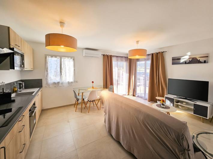 Ganze Wohnung, Modernes Apartment in Lucciana mit sonniger Terrasse. in Lucciana, Bastia und Umgebung