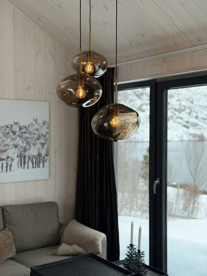 Nordlicht-Hütte in den Lyngsalpen am Fjord in Lyngen