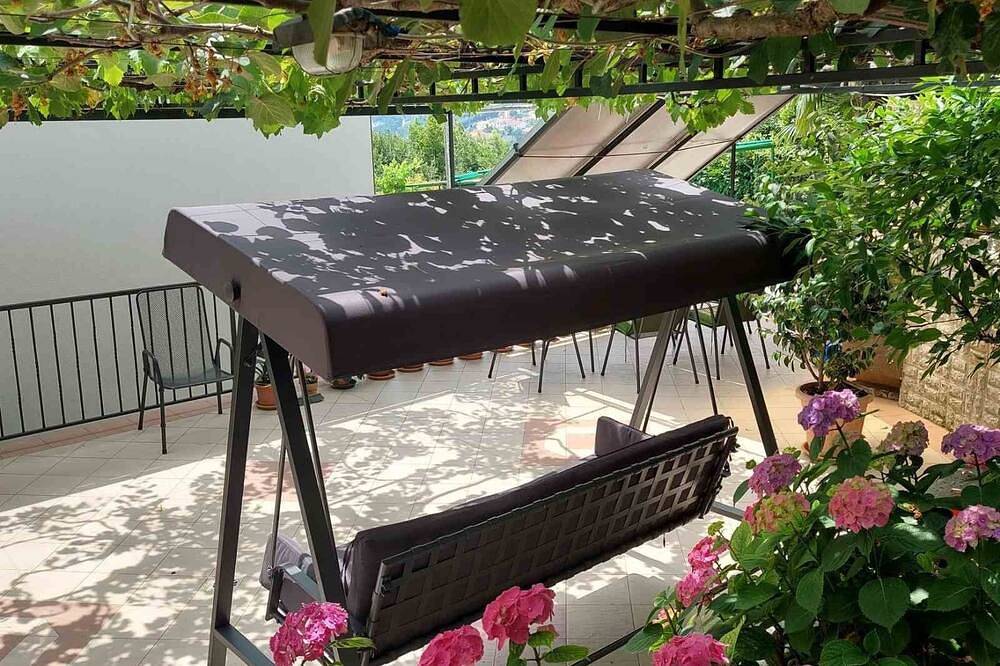 Entire apartment, Moderne Ferienwohnung mit großer Terrasse in Opatija in Opatija Riviera