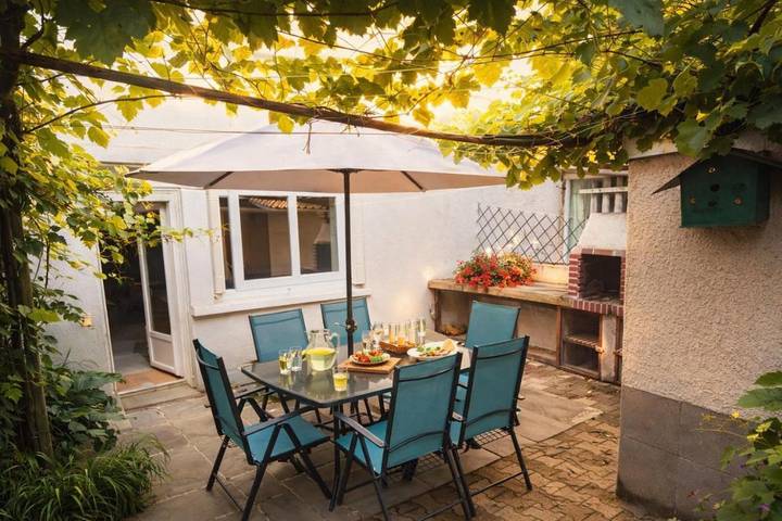 Location de vacances pour 6 personnes, avec terrasse et jardin à Romagnat