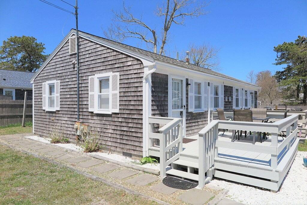 Ganze Wohnung, Cape Cod Beach Cottage-2 bdrm, 1 bath, full kitchen and two minute walk to beach in Dennis Port, Dennis