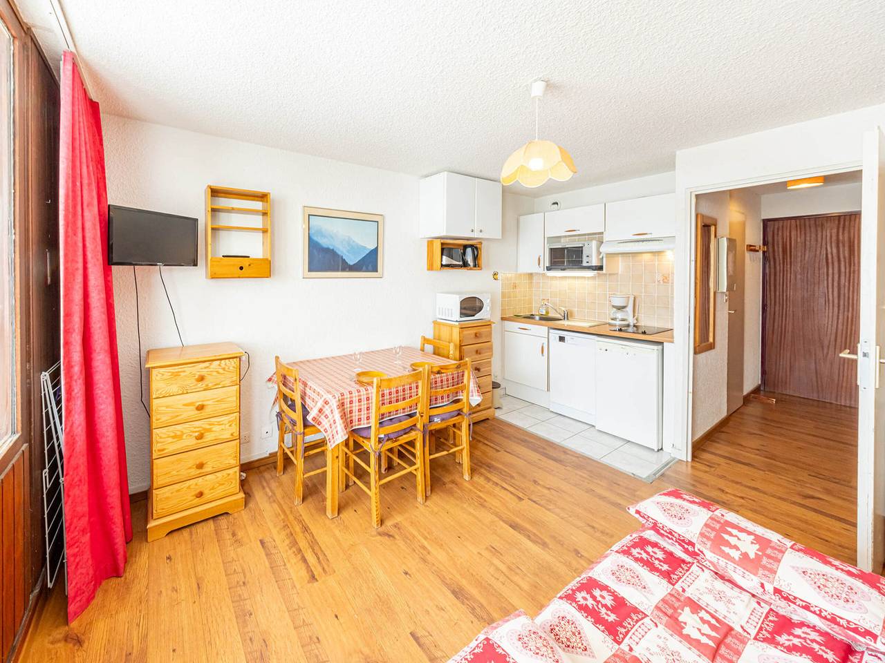 Entire studio, Comfortable studio for 4, near slopes, ski locker in Montgellafrey, Le Grand Domaine