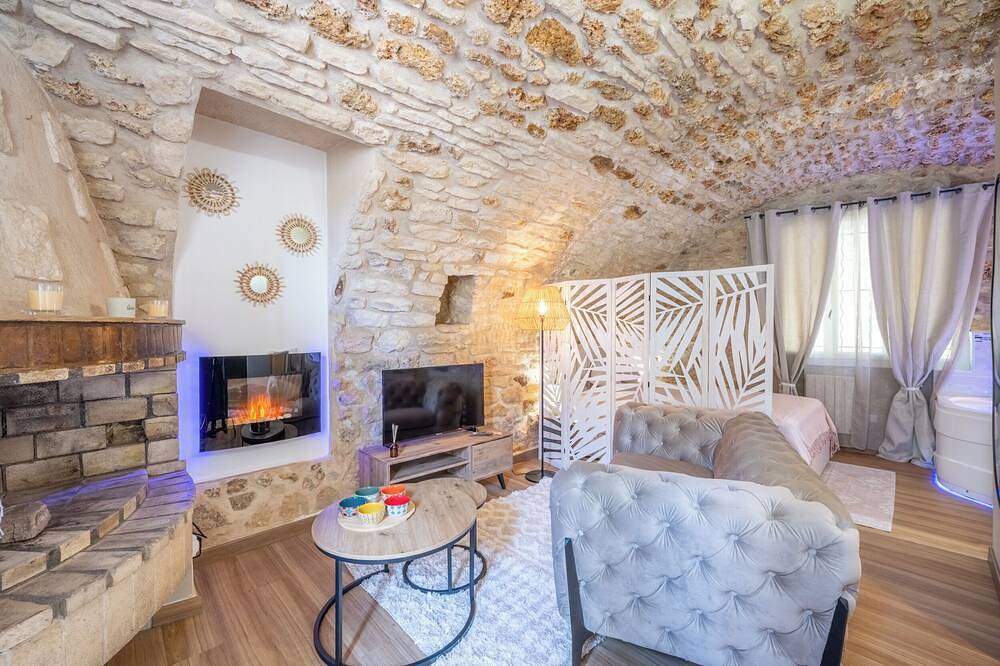 Apartamento entero, Cosy apartment with stone vault and whirlpool bath. in Gargenville, Yvelines
