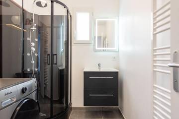 Location de vacances pour 10 personnes, avec piscine ainsi que vue et terrasse à Sainte-Anastasie-sur-Issole