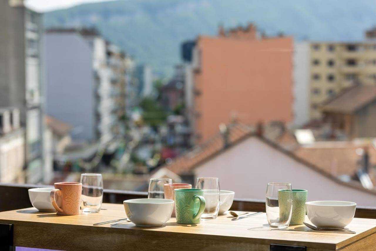 Double Room with Shared Bathroom in Annemasse, Région de Saint-Julien-en-Genevois