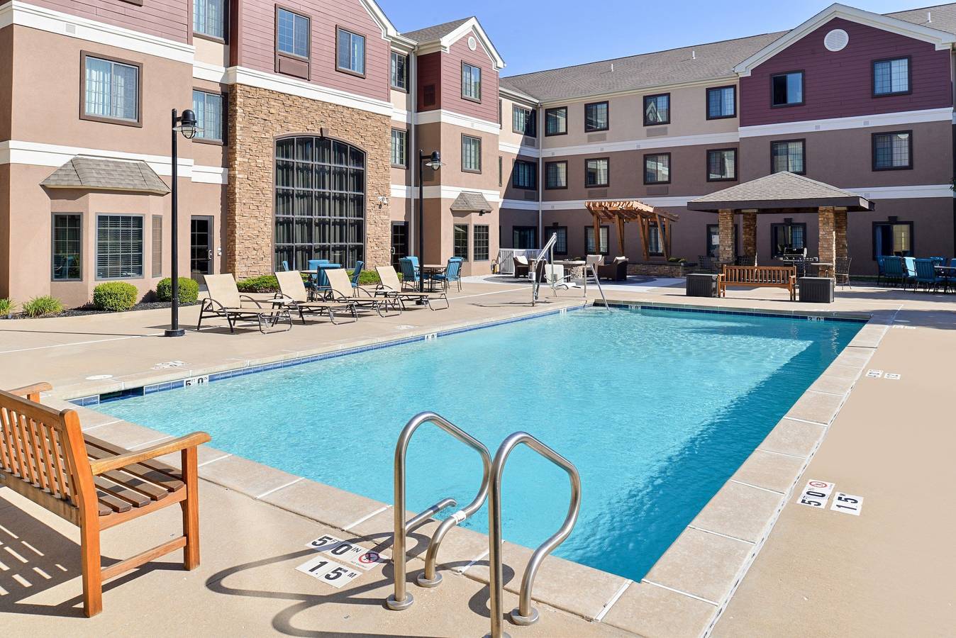 Ganze Wohnung, Ferienwohnung für 2 Personen mit Pool in St. Charles County