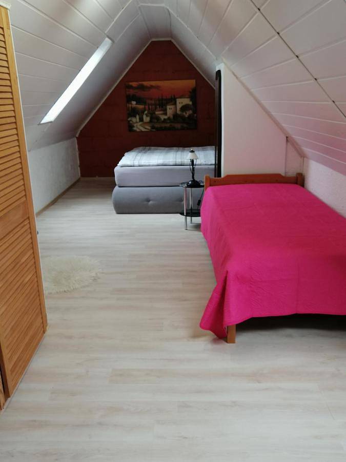 Ferienwohnung für 6 Personen, mit Terrasse und Garten sowie Pool und Sauna in Upleward