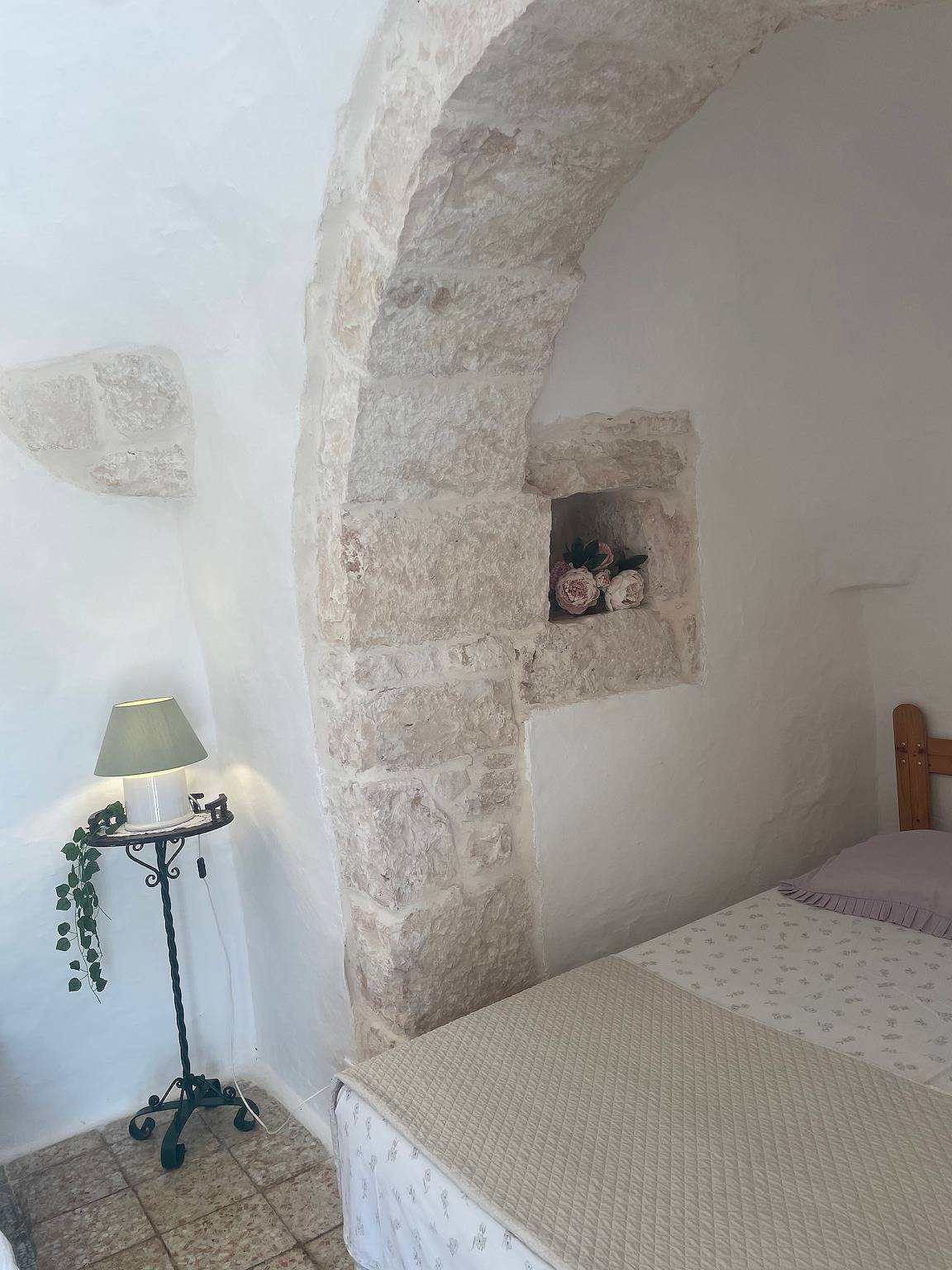 Trullo 'Nunuccio' con terrazza privata, Wi-Fi e aria condizionata in Ceglie Messapica, Salento