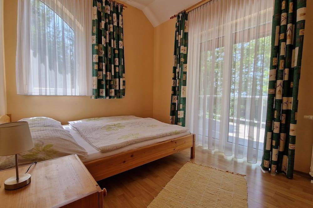 Sunshine Beach House Direkt Am See * eigenes Boot * Private Beach * Grill * Wlan in Szantod, Plattensee Südufer