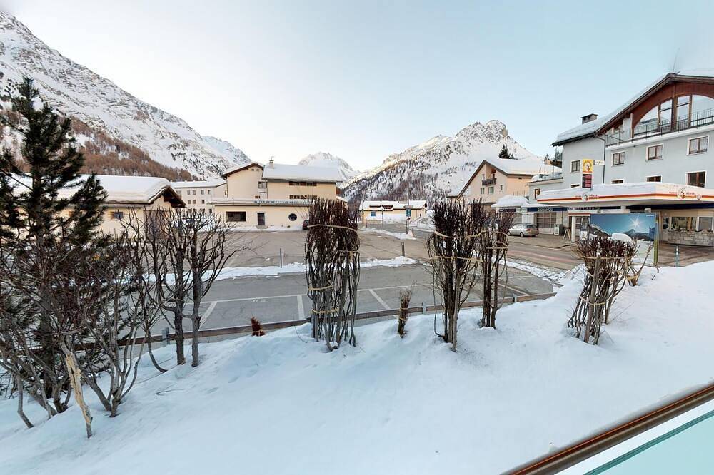 Ganze Wohnung, Moderne, helle 1½ Zimmerwohnung mit schönem Balkon in sonniger, ruhiger Lage im in Bregaglia, Engadin