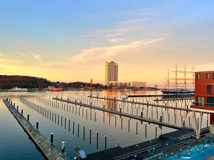 Ferienwohnung für 4 Personen, mit Balkon und Whirlpool sowie Sauna und Seeblick in Priwall